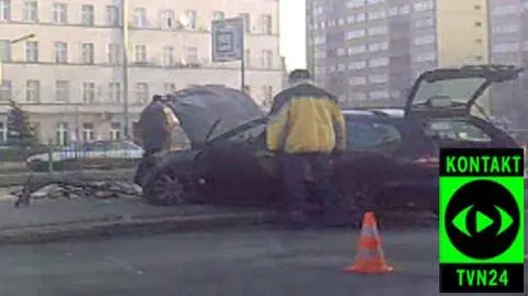 Wjechał w przystanek tramwajowy