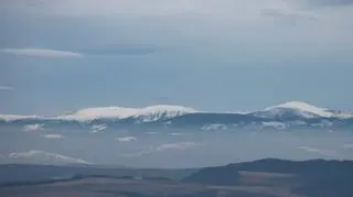 W górach miejcami jest ponad metr śniegu