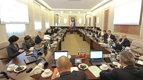 Tylko pięciu ministrów zachowa posadę?