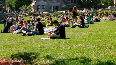 Studenci wolą Erasmusa od poręczeń kredytów