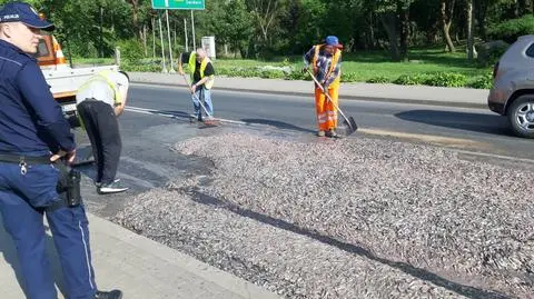 Płoty: z ciężarówki wylała się masa rybna