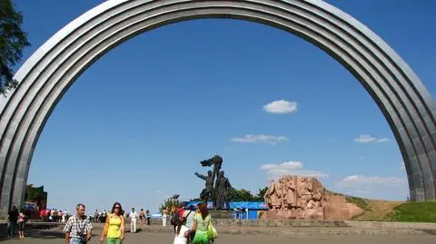 Dekomunizacja w Kijowie. Pomnik Przyjaźni Narodów ocaleje