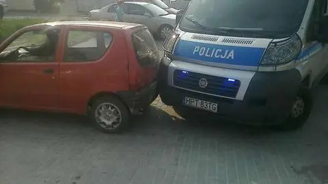 Pijana wiozła czworo dzieci. Uderzyła w radiowóz