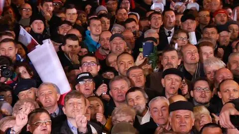 Głos społeczeństwa pod Pałacem Prezydenckim