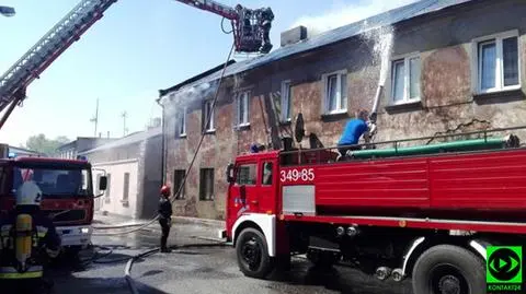 Spalił się dach kamienicy. Mieszka w niej 9 rodzin