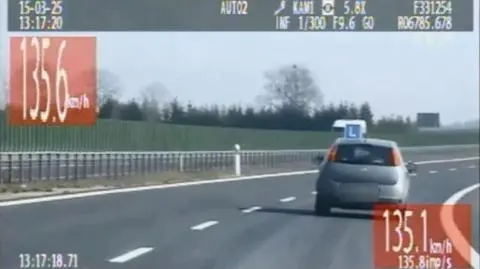 "Elka" wyprzedziła radiowóz. Kursant pędził 135 km/h