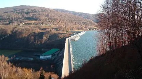 21-latek spadł z zapory na Solinie