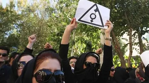 "Gdzie jest moja twarz?". Iranki chcą wiedzieć, kto atakuje kwasem