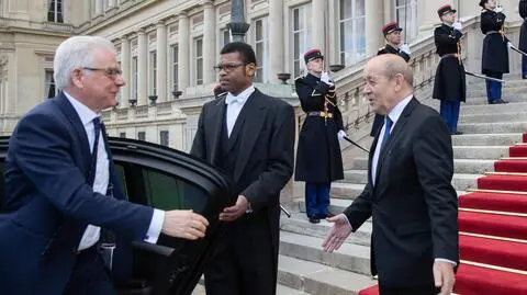 Jacek Czaputowicz w Paryżu mówił też o zbliżającej się wizycie Fransa Timmermansa