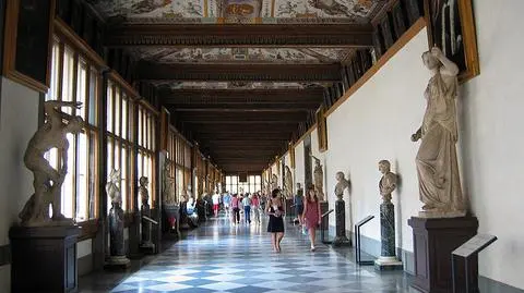 Oglądał obrazy, zakuli go w kajdanki. Oszust wpadł we Florencji