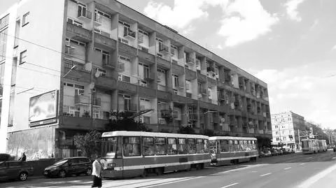 Wyjątkowy budynek od kilkudziesięciu lat stoi w centrum Wrocławia