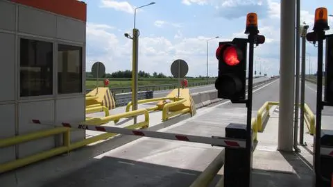 Strażacy nie wjadą na A4 bez biletu. 
"Niech taranują bramki"
