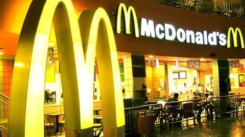 McDonald's pozwany za nagie zdjęcia