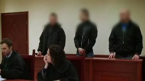 Pijani policjanci pobili sześć osób. Zasiedli na ławie oskarżonych 
