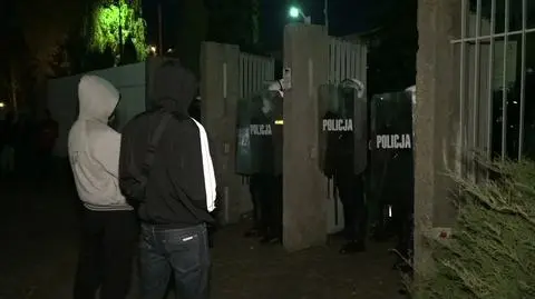 Protesty po śmierci 21-latka zastrzelonego przez policjanta. Zatrzymania i apel o spokój