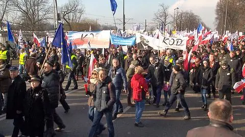 Media podają informacje o niejasnościach w finansach KOD (Materiał "Czarno na białym", 27.03.2017)