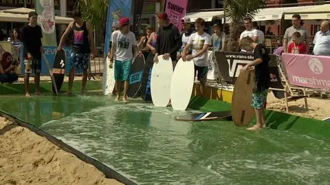 Deska, woda, zabawa. 
Pokazy skimboardzistów w Łodzi