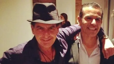 Charlie Sheen znowu przeprasza