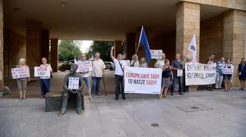Polish citizens protest against changes to judicial laws
