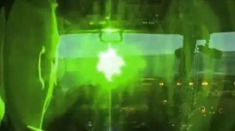 Piloci na Florydzie przekonali się o skutkach zabawy laserem