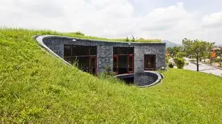 Stone House to dom jednorodzinny w Hanoi i ma 360 metrów kwadratowych powierzchni