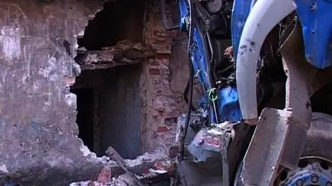 TIR wjechał w budynek