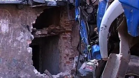 TIR wjechał w budynek