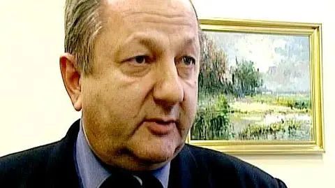 Były minister obrony był ambitnym agentem SB?