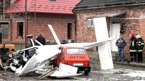 Awionetka spadła na malucha
