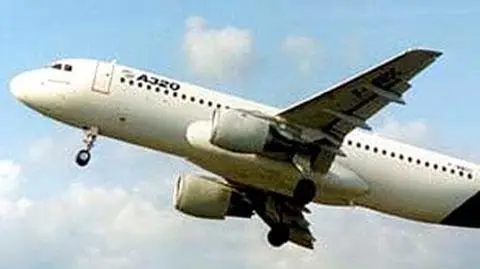 Polska stewardessa ukarana za pijaństwo