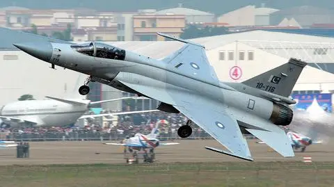 Pakistan otrzyma od Chin 110 nowoczesnych myśliwców JF-17