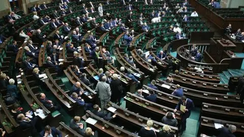 Według sondażu 34 procent Polaków w wyborach oddałoby swój głos na Zjednoczoną Prawicę