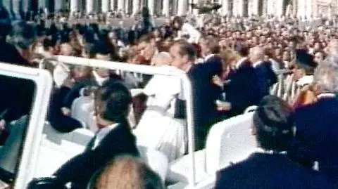 Oskarżony o zamach na papieża nie żyje