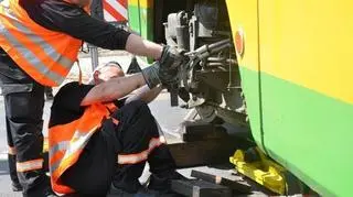 Wykolejony tramwaj uszkodził nad ranem zwrotnicę na rondzie Starołęka
