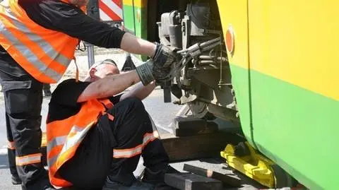 Tramwaj uszkodził zwrotnicę. "Jedenastka" dojeżdża na Franowo