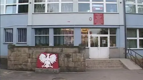 Nauczyciel dźgnięty nożem. Dyrektorka z zarzutami