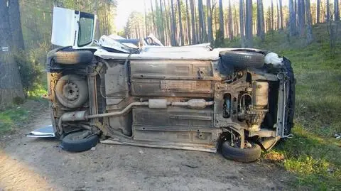 Tuchola: Uderzyła w słup i dachowała. Nie żyją pasażerowie