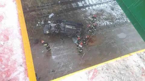 Samochód spadł z wiaduktu