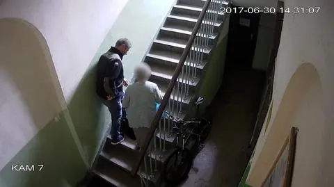 Złodziej okradł starszą panią. Szuka go policja