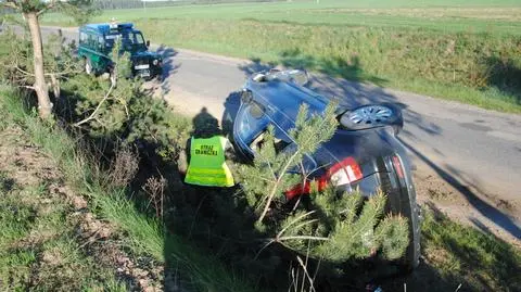 Uciekał kradzionym autem, wylądował 
w rowie 