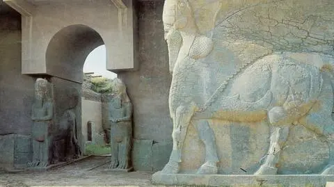 Dżihadyści niszczą zabytki. Buldożery w Nimrud