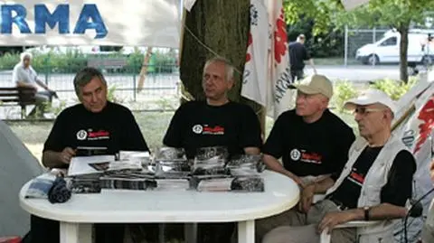 "Tusk nas olewa, 
dużo wywiadów będzie"