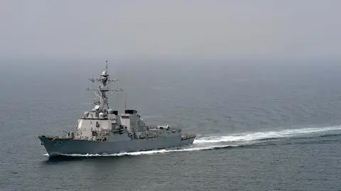 Amerykański niszczyciel rakietowy USS McCampbell na Morzu Japońskim