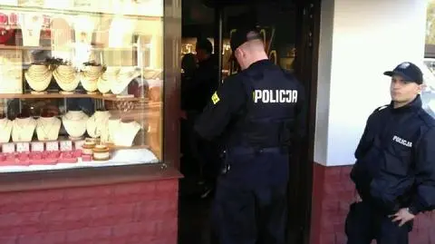 "Miał przedmiot przypominający pistolet". Napad na jubilera
