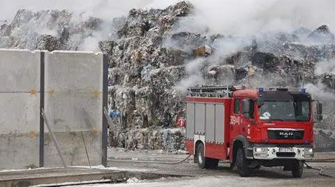 Trzeci dzień gaszą pożar. 
To nie koniec