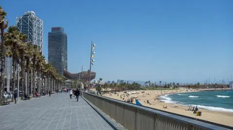 Barcelońska plaża Sant Sebastia została ewakuowana po odnalezieniu ładunku wybuchowego w wodzie