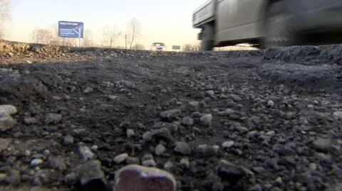 Zniknął śnieg, pojawiły się dziury. "Ekipy pracują pełną parą"