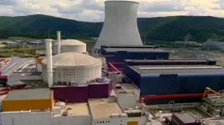 14.01 | Kiedy prąd w polskich gniazdkach będzie pochodzić z reaktorów jądrowych? Według rządu za dziewięć lat. W 2020 roku w Polsce ma działać pierwsza elektrownia atomowa, a docelowo będą trzy. Jak wyglądają przygotowania do budowy pierwszych reaktorów? Sprawdzali to reporterzy programu "Czarno na białym".