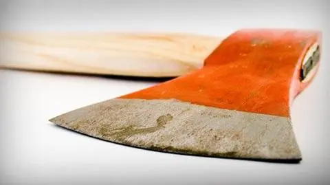 Mąż znęcał się nad nią 12 lat. "Wzięła siekierę i uderzyła"