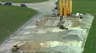 Modlin tanio sprzedał skórę?